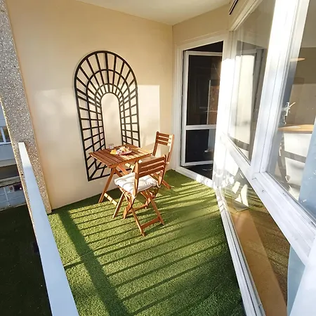 à 10 Minutes à Pied Du Centre Avec Parking Privé Et Balcon Apartamento
