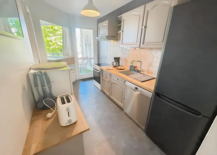 A 10 Minutes A Pied Du Centre Avec Parking Prive Et Balcon * カーン