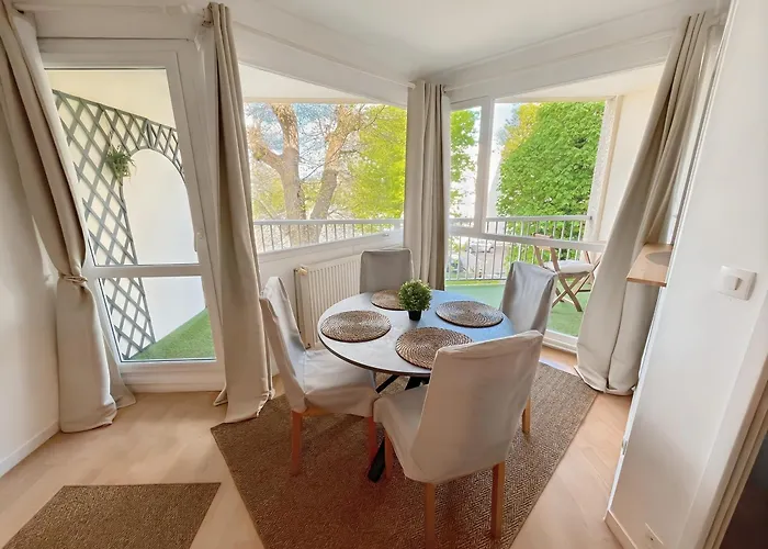 A 10 Minutes A Pied Du Centre Avec Parking Prive Et Balcon アパート *