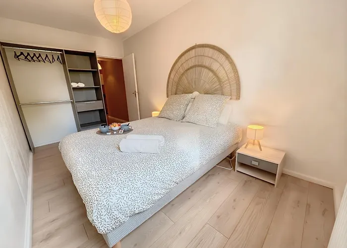 A 10 Minutes A Pied Du Centre Avec Parking Prive Et Balcon アパート カーン