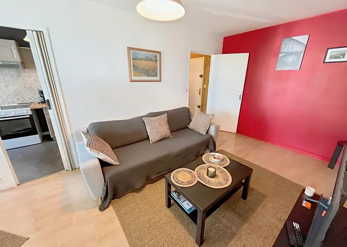 A 10 Minutes A Pied Du Centre Avec Parking Prive Et Balcon * カーン