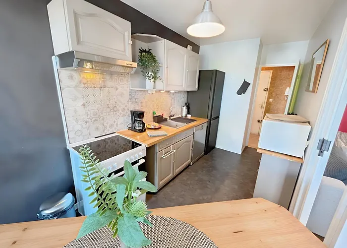 A 10 Minutes A Pied Du Centre Avec Parking Prive Et Balcon アパート カーン