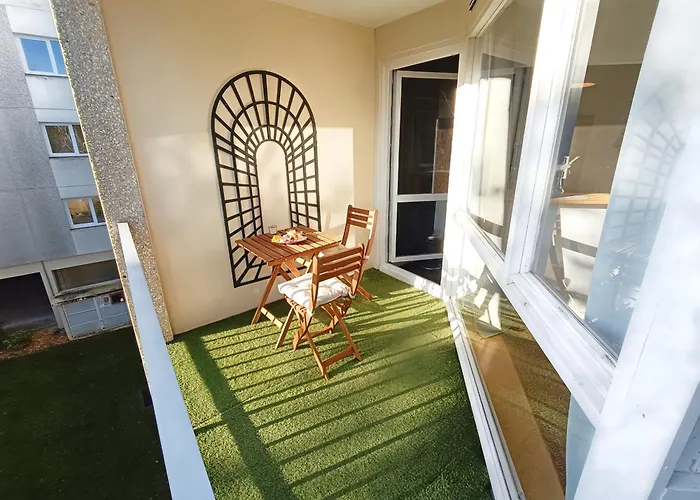 A 10 Minutes A Pied Du Centre Avec Parking Prive Et Balcon アパート